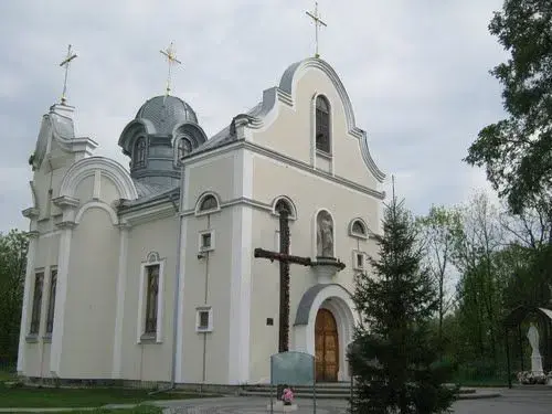 Тайни Тіла і Крові Господньої: традиції освячення віночків та львівські храми Пресвятої Євхаристії