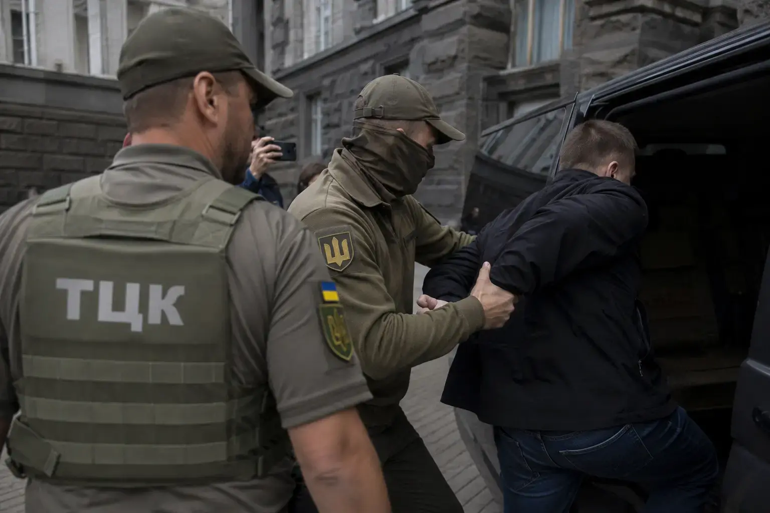 Сім років за гратами для військкомів: Раді пропонують криміналізувати «рейди» ТЦК Сім років за гратами для військкомів: Раді пропонують криміналізувати «рейди» ТЦК
