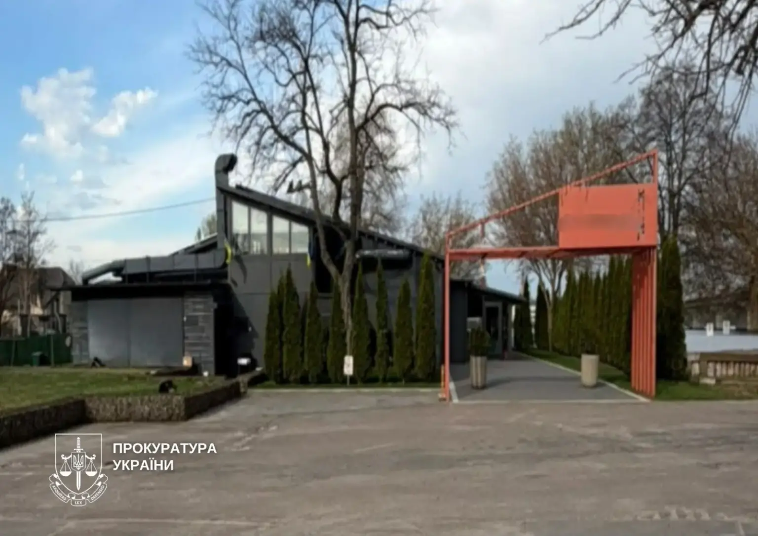 Столична прокуратура через суд очищує узбережжя Дніпра від незаконного ресторанного комплексу Столична прокуратура через суд очищує узбережжя Дніпра від незаконного ресторанного комплексу